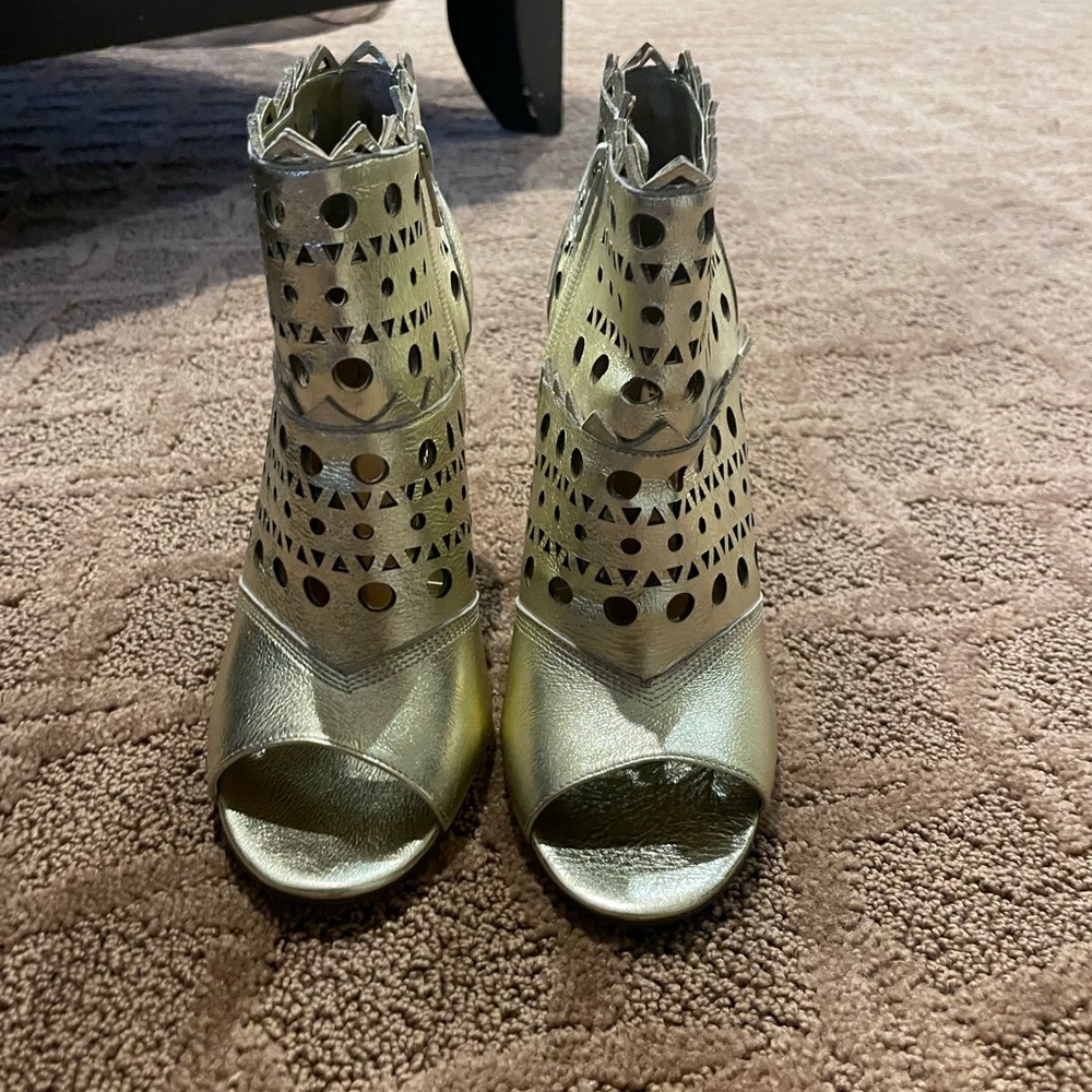 Rare Vintage Oh Deer! Gold leather ankle boots laser cut